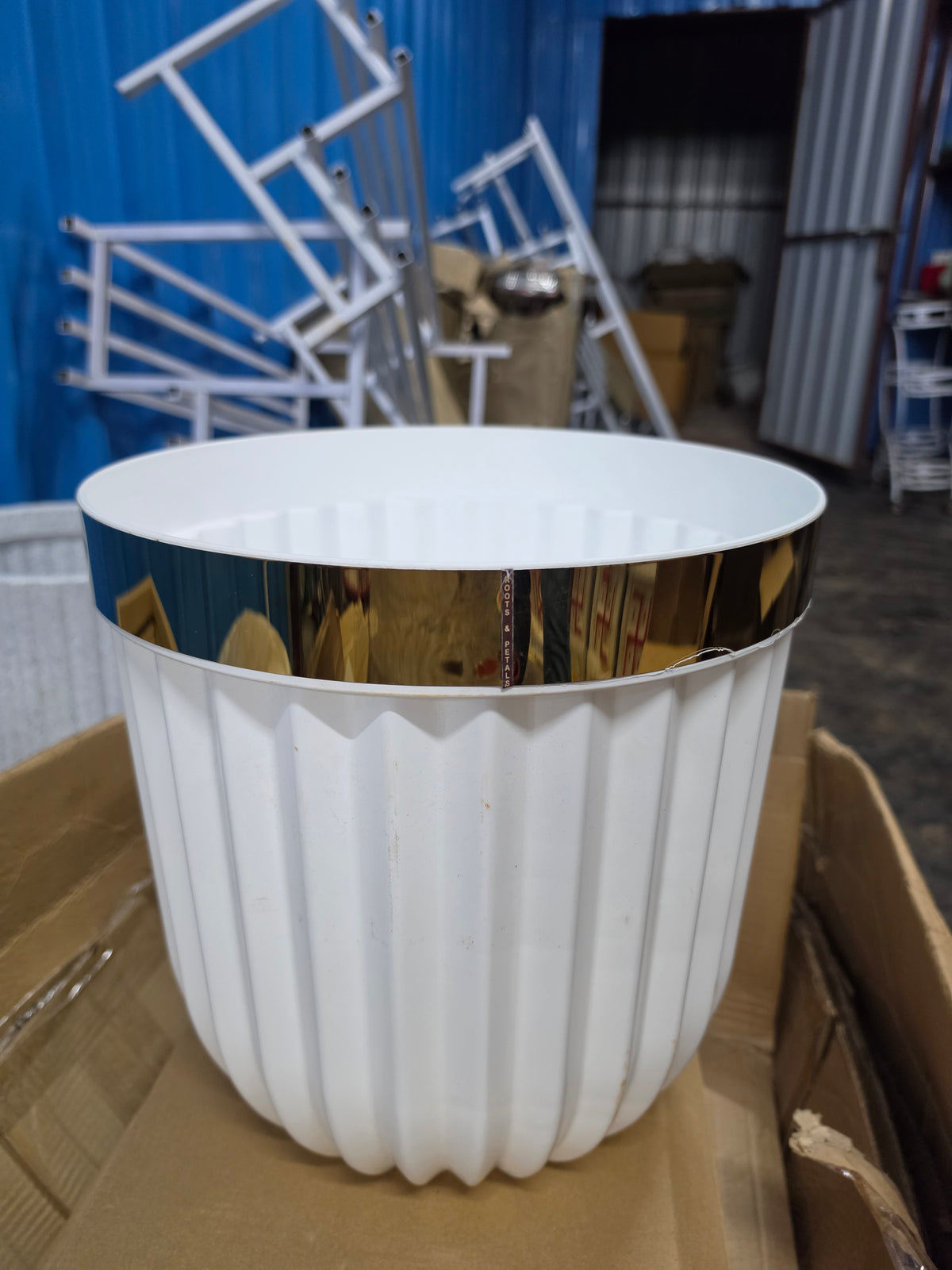 White Fiber Pot Chrome