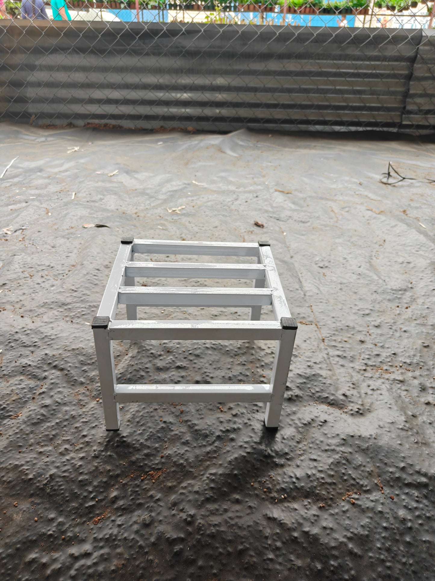Square one step stand