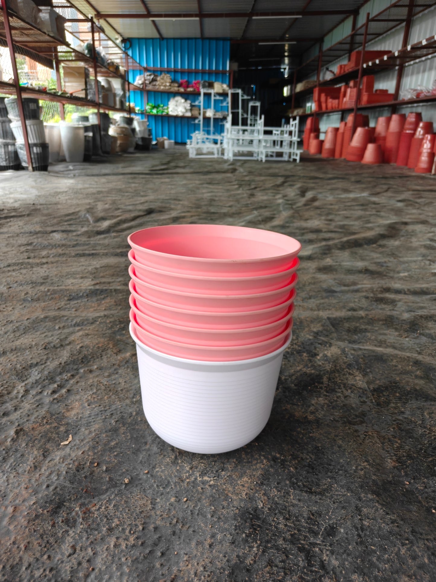 Pune sphere pots with plates