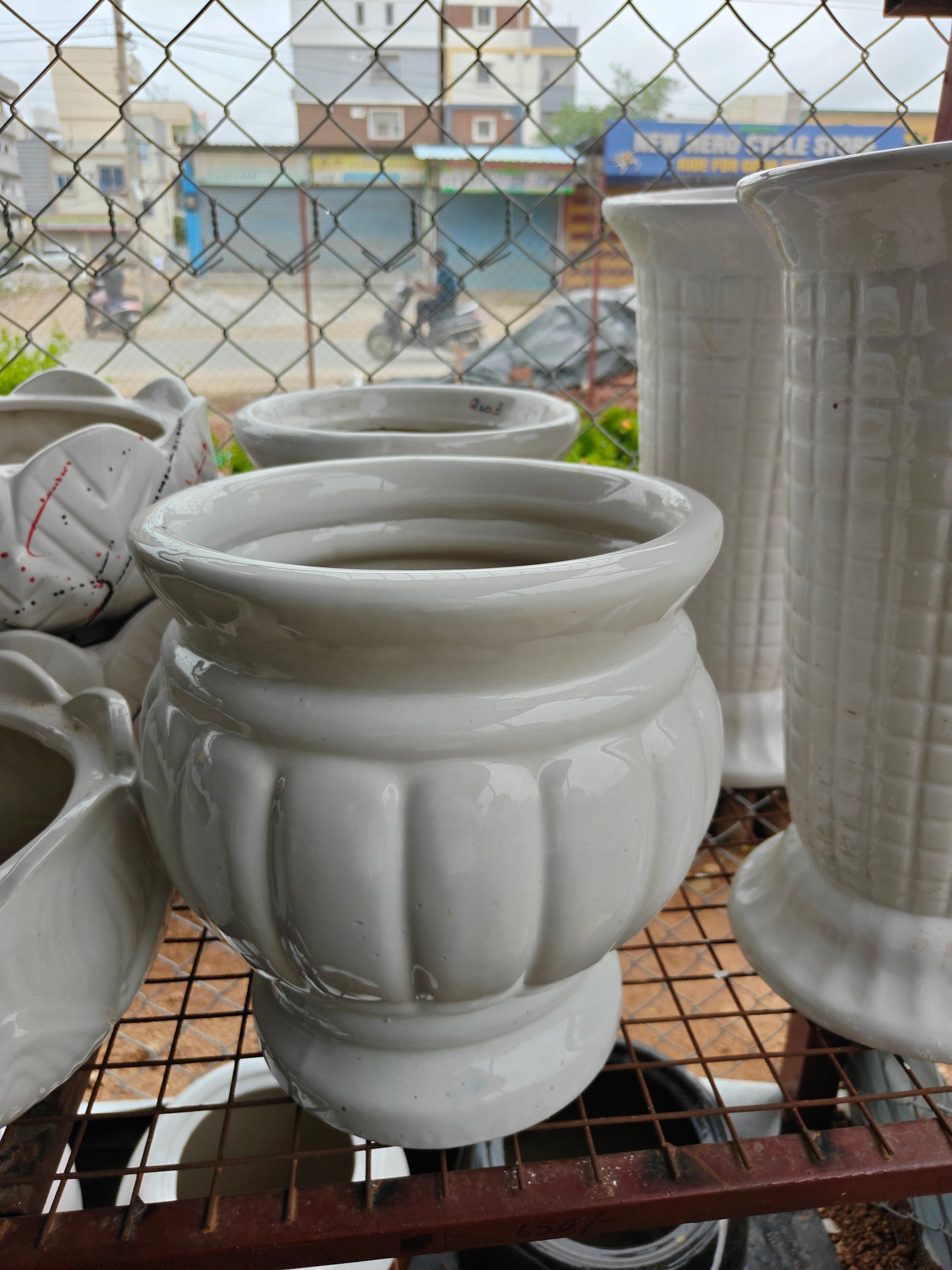 Ceramic flower vase broad
