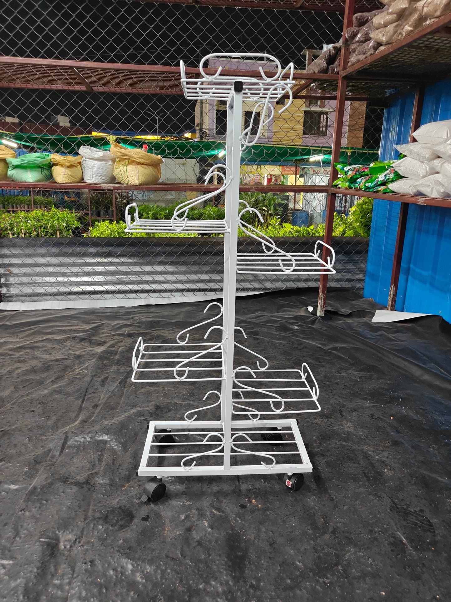5 pot Iron Stand with wheels