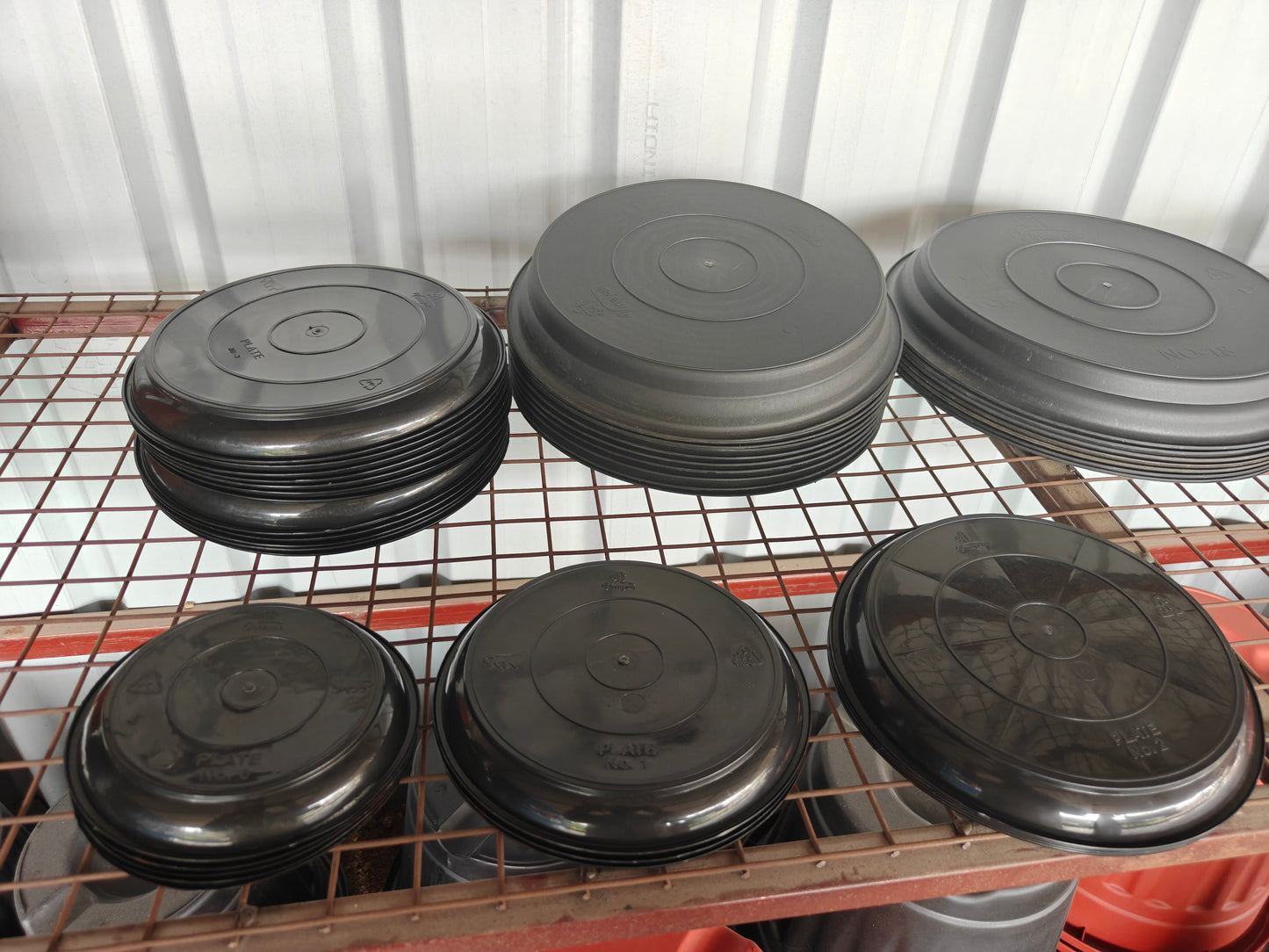 Black bottom plates black pots